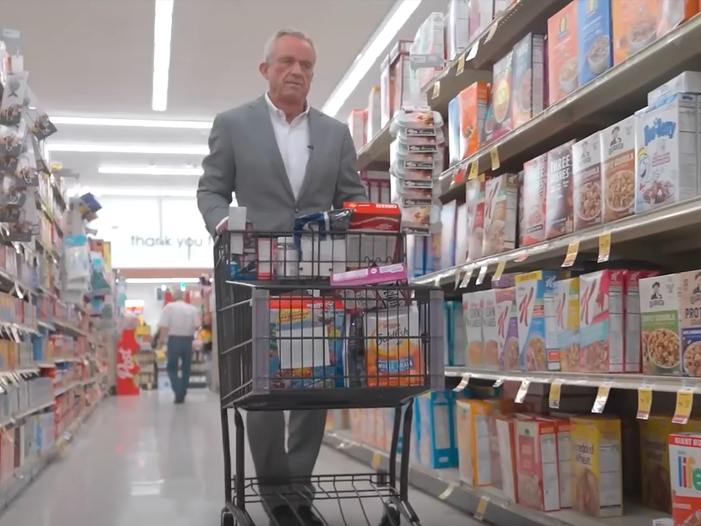 RFK Jr. in supermarket